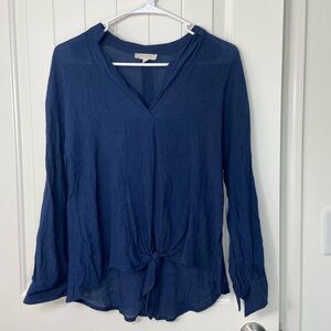 EUC day to day women’s dark navy blue tied knot v-neck lightweight blouse‎ small